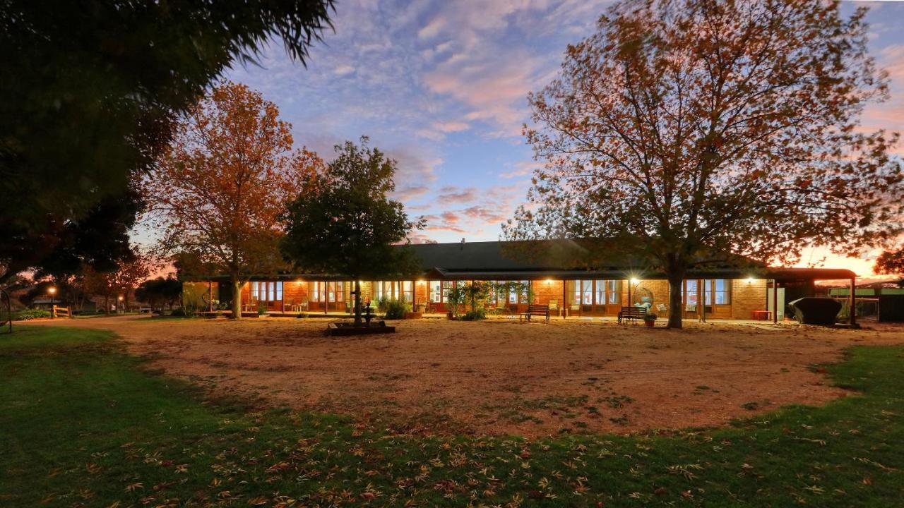 The Vineyard Motel Cowra Exterior foto